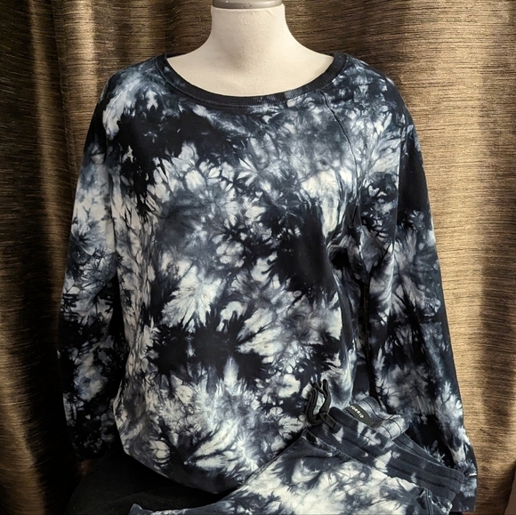 Torrid Long Sleeve, tie dye, Sweatshirt, Cotton, black & white Sz 1x - Picture 7 of 8
